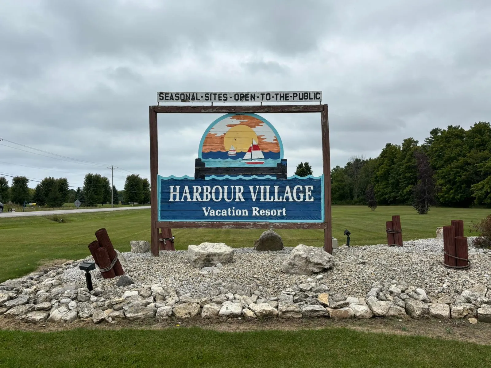 Harbour Village Resort grounds